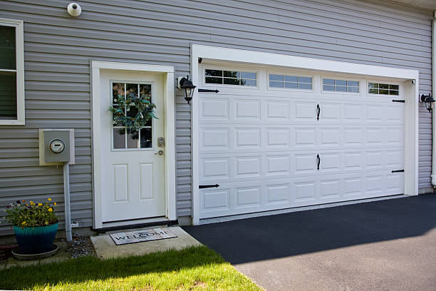 24/7 Emergency Garage Door Panel Replacement experts in Monroe County County, IL